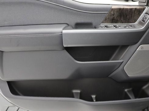 New 2026 Ford F250 Lariat w/ Black Appearance Package image 18