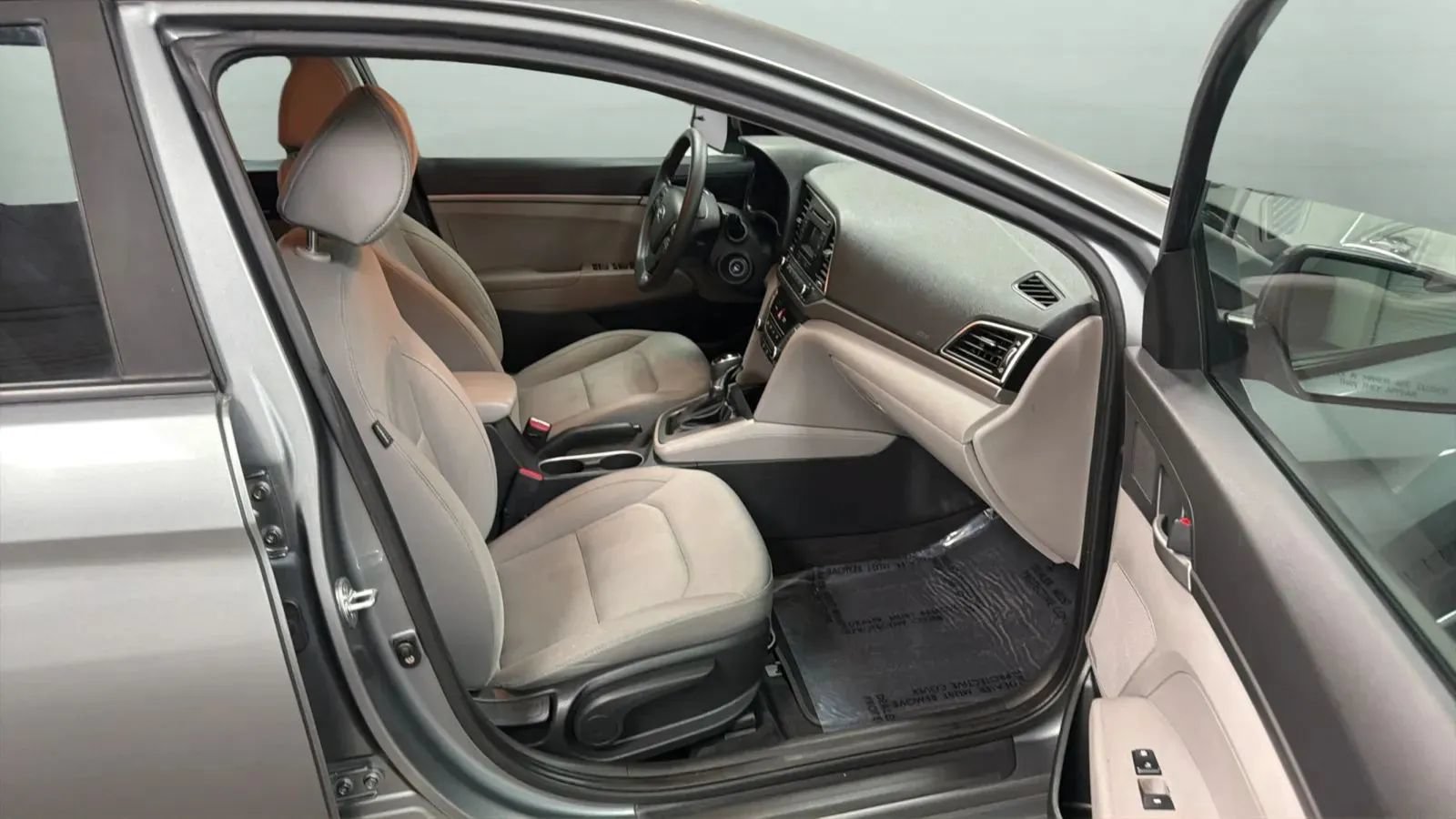 Used 2017 Hyundai Elantra SE FWD image 18