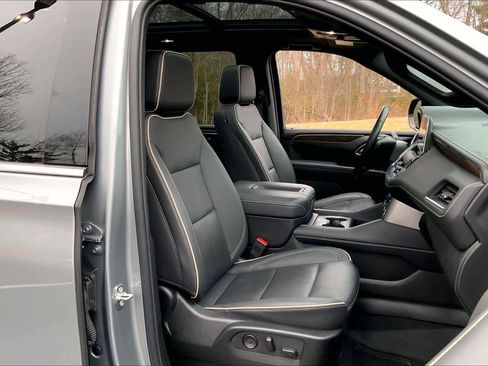 Used 2024 Chevrolet Tahoe Premier w/ Premium Package image 7