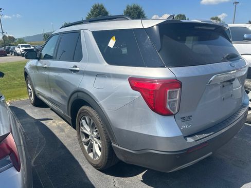 Used 2021 Ford Explorer XLT w/ Equipment Group 202A RWD image 4