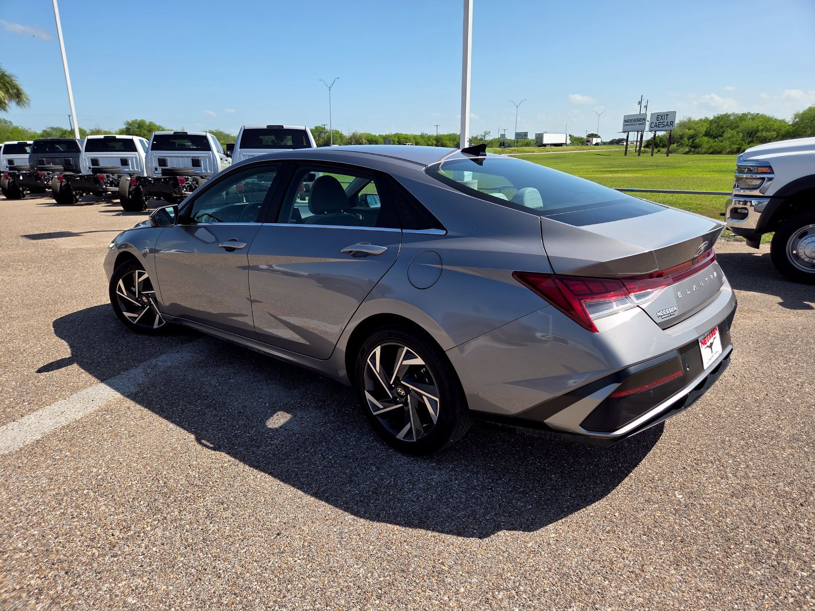Used 2024 Hyundai Elantra Limited FWD image 5