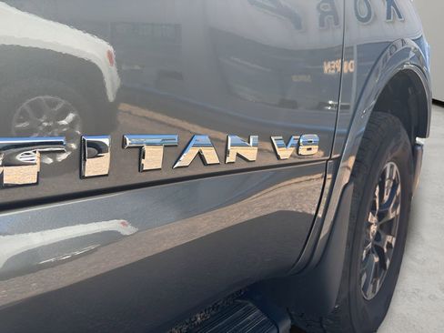 Used 2019 Nissan Titan PRO-4X w/ Pro-4x Convenience Package AWD/4WD image 12