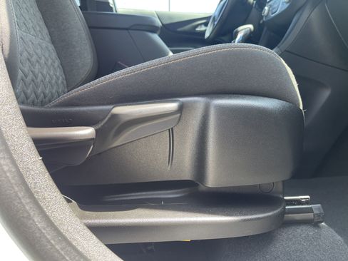 Used 2023 Chevrolet Equinox LT image 34