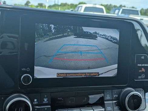Used 2023 Toyota Highlander XLE AWD/4WD image 20