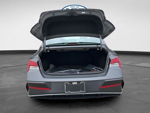 New 2026 Hyundai Elantra SEL Sport Premium FWD image 17