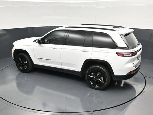 Used 2025 Jeep Grand Cherokee Limited w/ Black Appearance Package AWD/4WD image 58