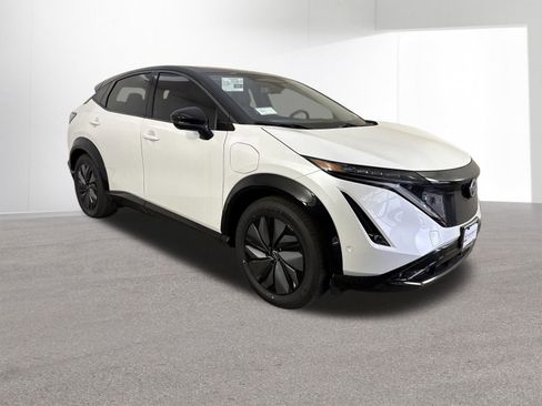 New 2025 Nissan Ariya Platinum image 3