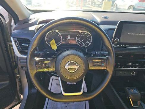 Used 2022 Nissan Rogue SV AWD/4WD image 11