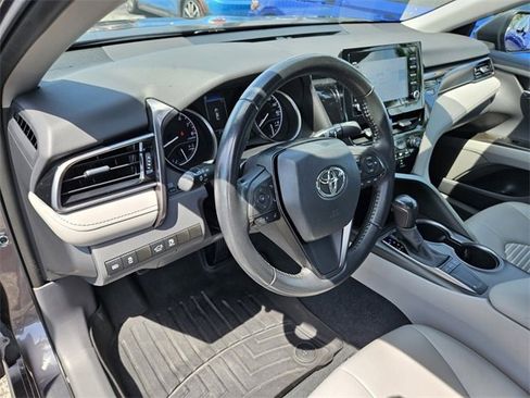 Used 2022 Toyota Camry SE image 4