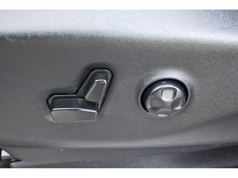 Used 2023 Chrysler Pacifica Touring-L FWD image 30
