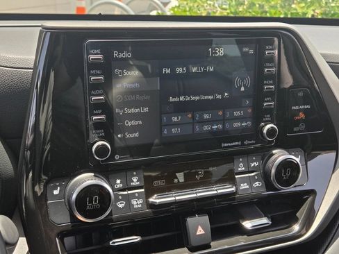 Used 2022 Toyota Highlander XLE FWD image 26