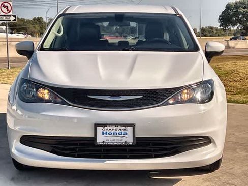 Used 2020 Chrysler Voyager LX FWD image 7