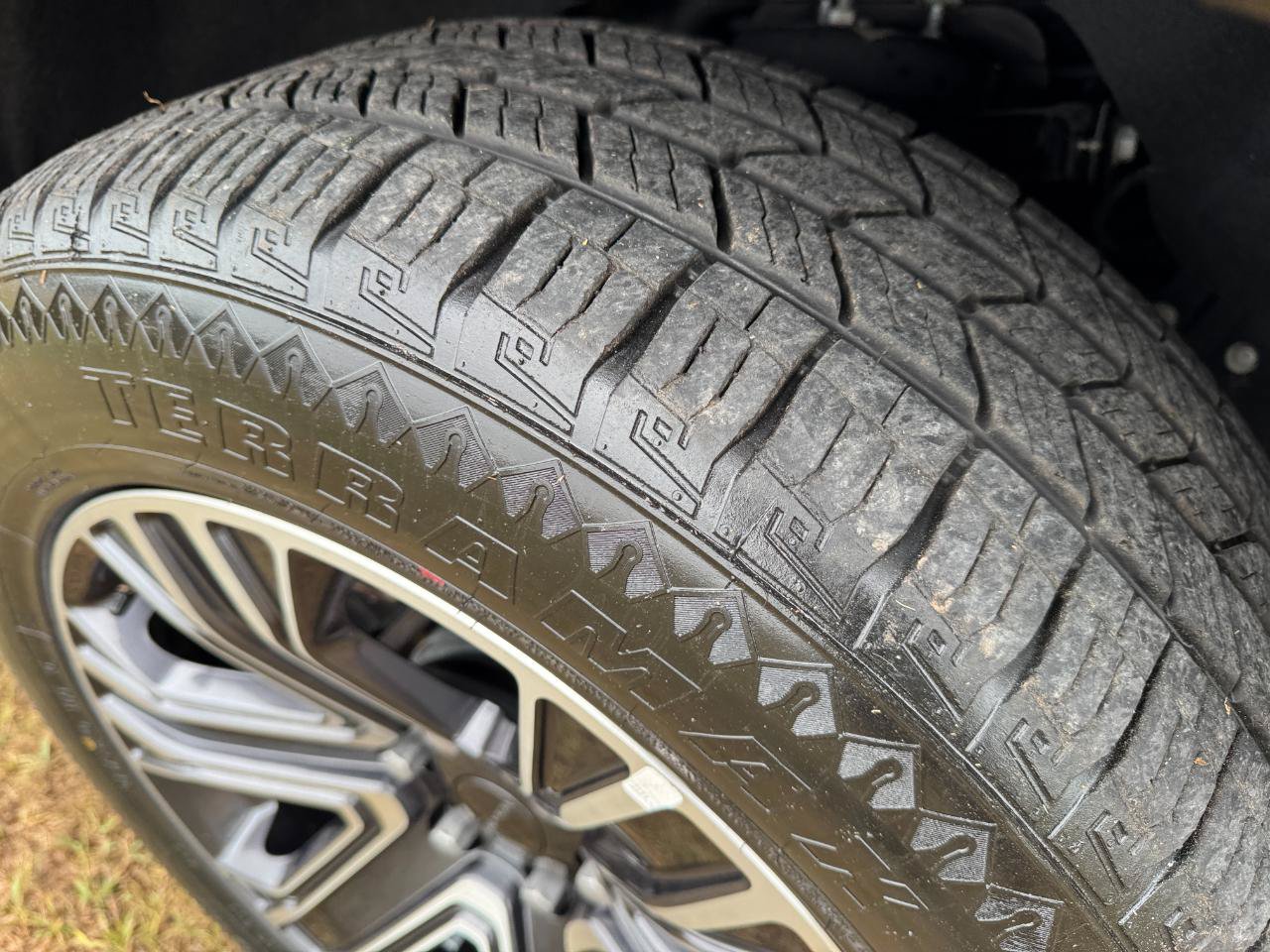 Used 2024 Jeep Wagoneer L Series II AWD/4WD image 8