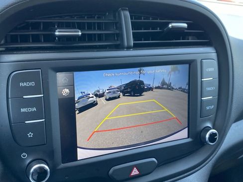 Used 2025 Kia Soul LX FWD image 8