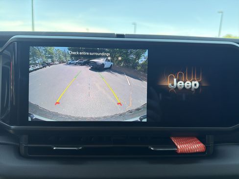 Used 2025 Jeep Wrangler Unlimited Rubicon AWD/4WD image 43