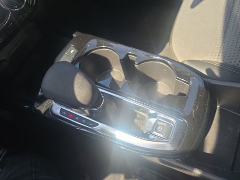 Used 2024 Chevrolet Trax LT FWD image 18