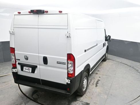 Used 2025 RAM ProMaster 2500 w/ Convenience Group image 28