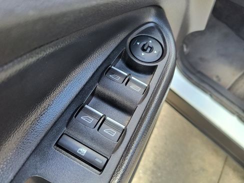 Used 2019 Ford Escape SE FWD image 15