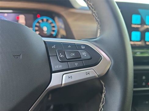 Used 2025 Volkswagen Atlas SE image 25