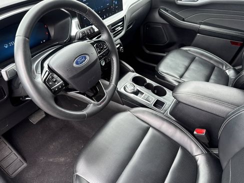 Used 2023 Ford Escape Platinum AWD/4WD image 9