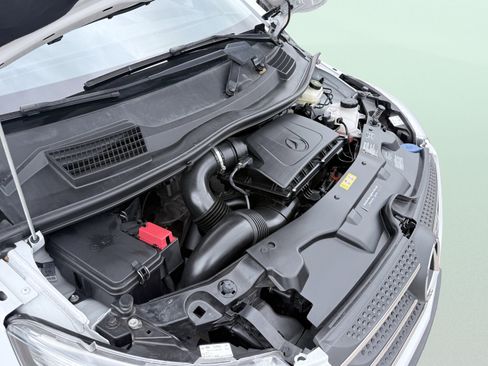 Used 2018 Mercedes-Benz Metris Passenger image 20