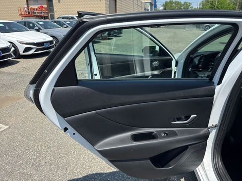 Used 2023 Hyundai Elantra Blue FWD image 32