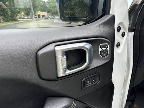 Used 2021 Jeep Wrangler Unlimited Sahara w/ LED Lighting Group AWD/4WD image 15