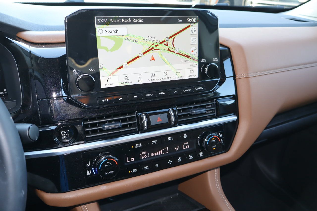 Used 2025 Nissan Pathfinder Platinum w/ Black Appearance Package FWD image 8