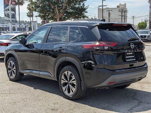 Used 2023 Nissan Rogue SV w/ SV Premium B Package image 3