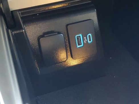 Used 2024 Ford Explorer XLT w/ Equipment Group 202A image 25