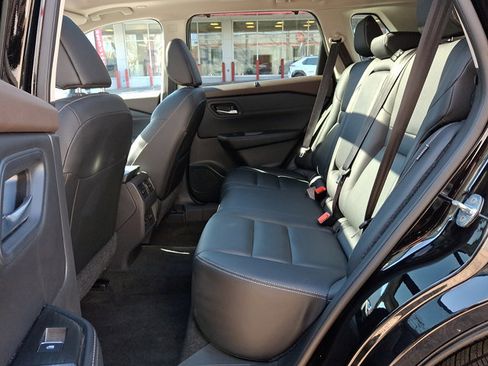 Used 2023 Nissan Rogue SL w/ SL Premium Package image 10