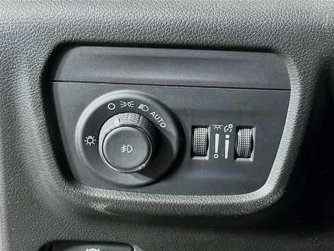 Used 2024 Jeep Grand Cherokee L Limited w/ Luxury Tech Group II image 17