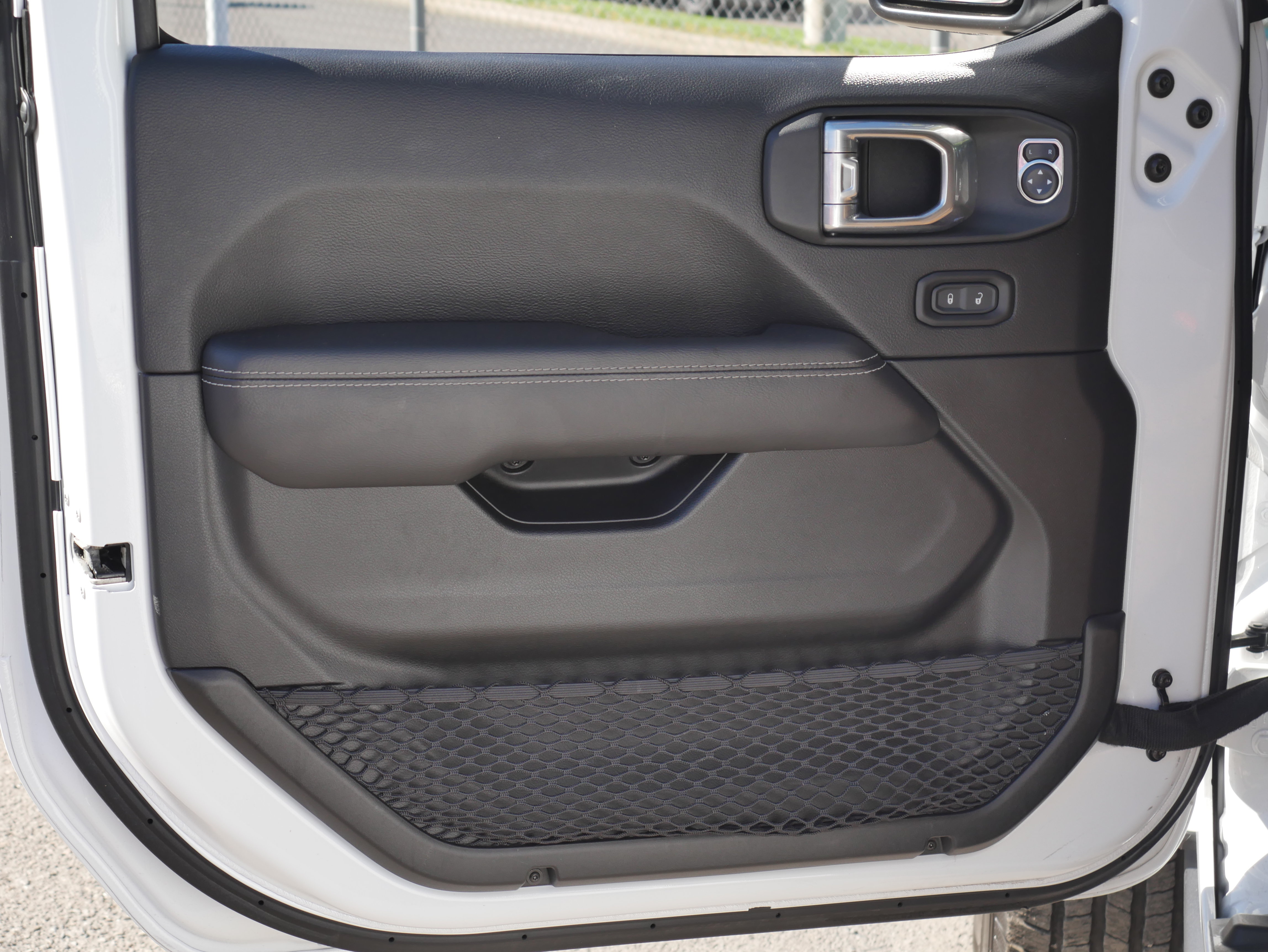 Used 2021 Jeep Wrangler Unlimited Rubicon AWD/4WD image 38