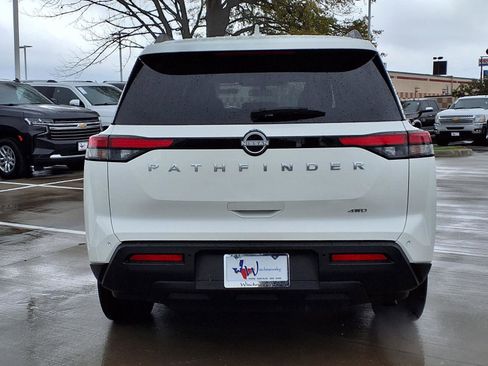 Used 2025 Nissan Pathfinder SV image 7