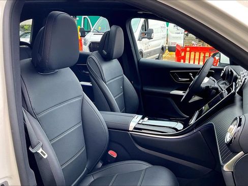 Used 2025 Mercedes-Benz GLC 350e 4MATIC image 7