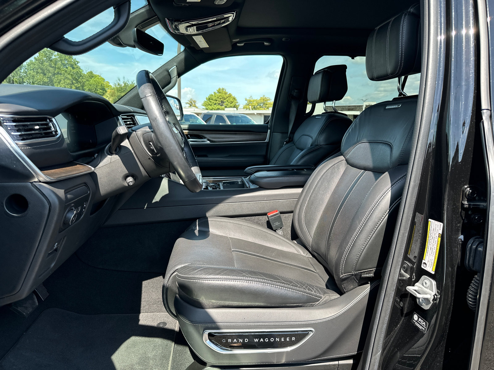 Used 2022 Jeep Grand Wagoneer Series I w/ Flexible Seating Group AWD/4WD image 11