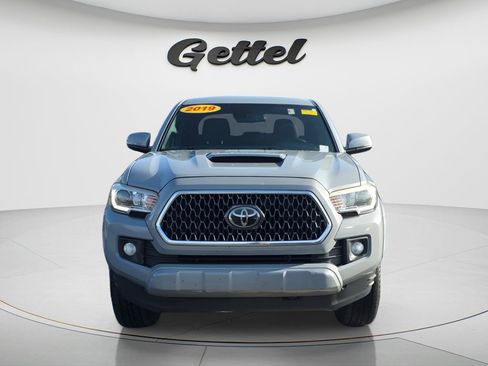 Used 2019 Toyota Tacoma TRD Sport RWD image 2
