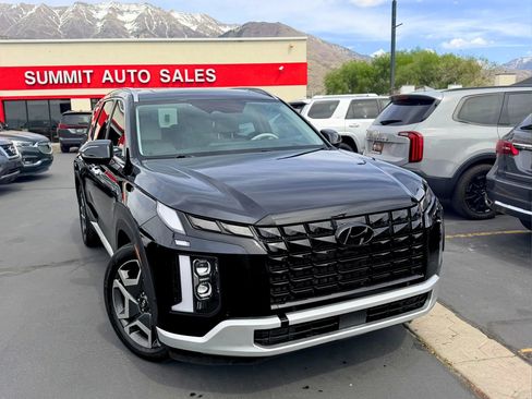 Used 2023 Hyundai Palisade Limited w/ Winter Package AWD/4WD image 2