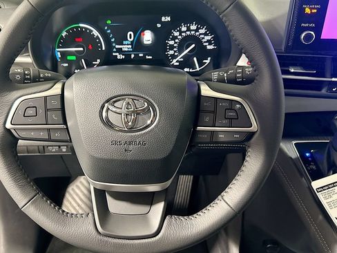 New 2026 Toyota Sienna XLE FWD image 11