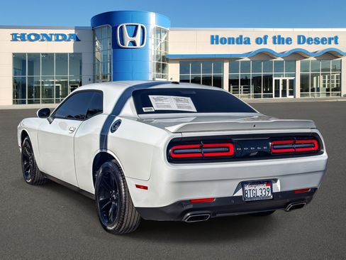 Used 2020 Dodge Challenger SXT w/ Driver Convenience Group RWD image 5