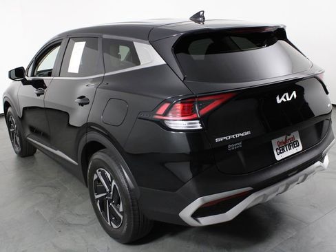 Used 2023 Kia Sportage LX image 3