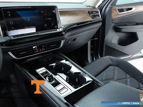 Used 2024 Volkswagen Atlas SE w/ Panoramic Sunroof Package FWD image 23