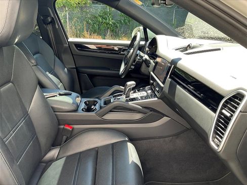 Certified 2023 Porsche Cayenne Coupe image 12