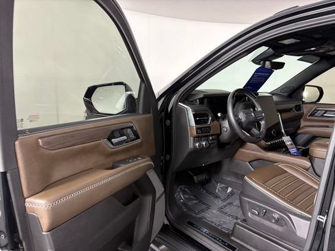 Used 2025 GMC Yukon XL Denali Ultimate AWD/4WD image 12