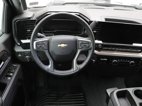 Used 2025 Chevrolet Silverado 2500 LT w/ Convenience Package AWD/4WD image 8