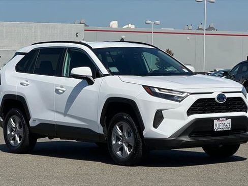 Certified 2023 Toyota RAV4 LE AWD/4WD image 5