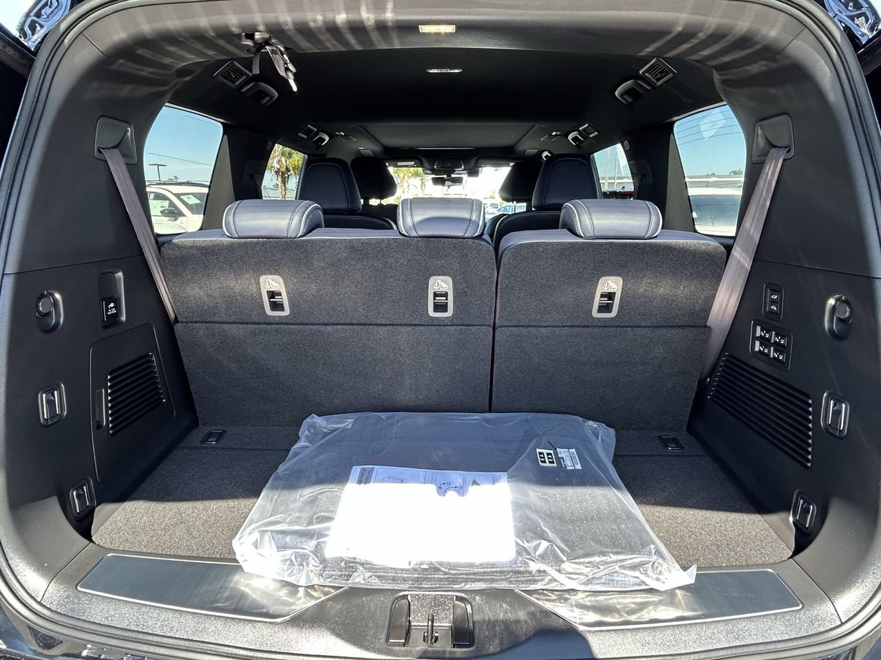 New 2027 INFINITI QX80 Sensory w/ Sport Exterior Package AWD/4WD image 14