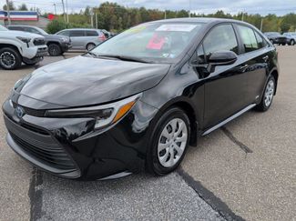 Certified 2025 Toyota Corolla LE image 1