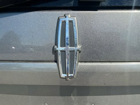 Used 2012 Lincoln Navigator L 4WD image 18
