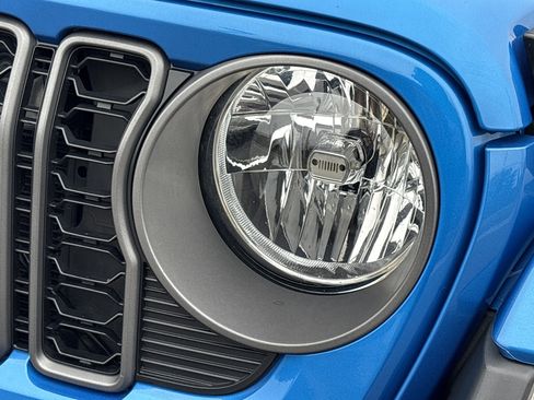 Certified 2025 Jeep Gladiator Nighthawk image 11